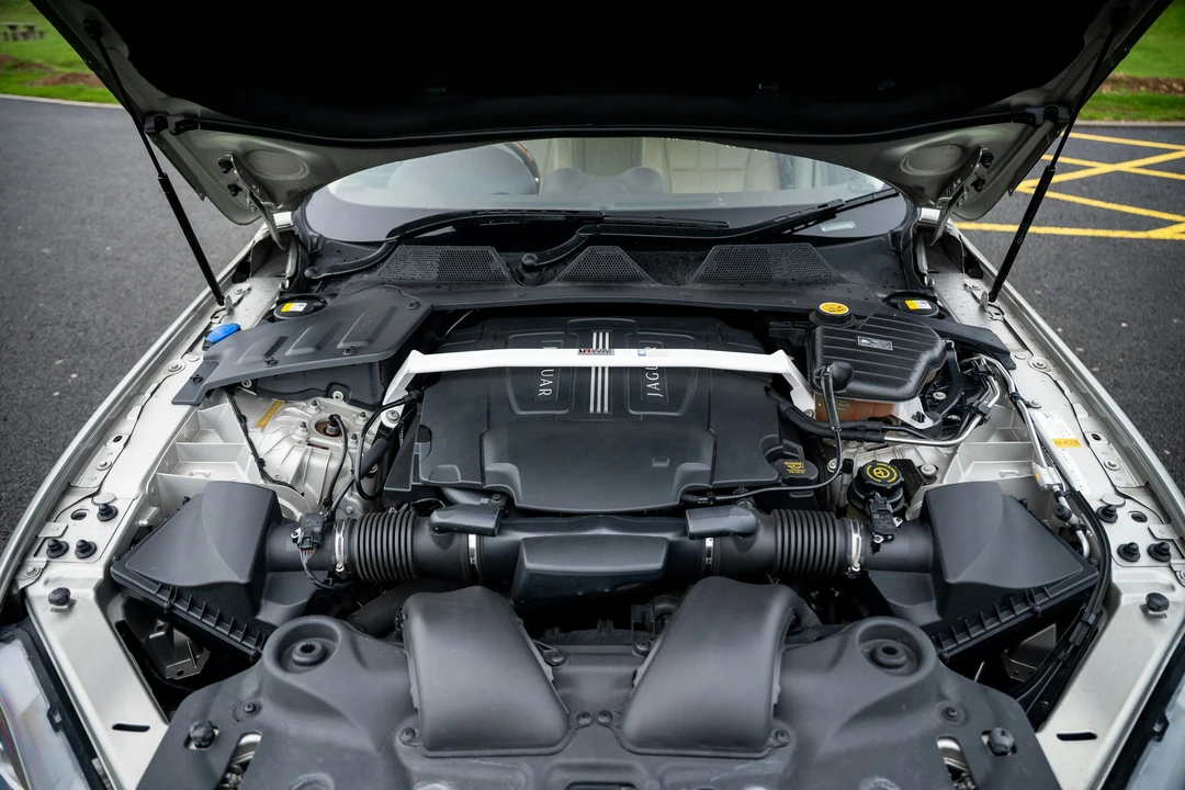 2012 Jaguar X351 XJ - Image 6 of 21