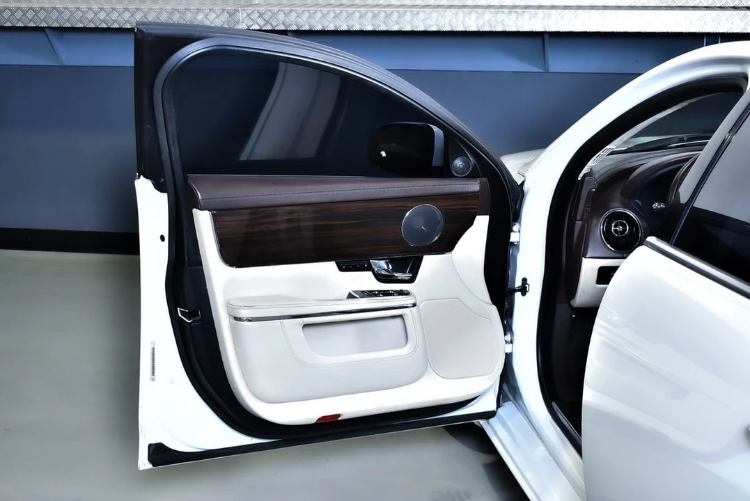 2012 Jaguar X351 XJ - Image 27 of 31