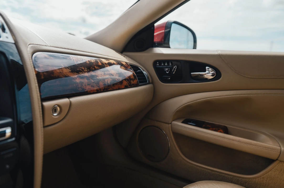 2012 Jaguar X150 XK - Image 14 of 31