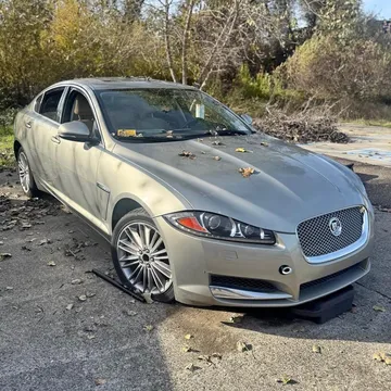 2012 Jaguar XF Luxury Sedan