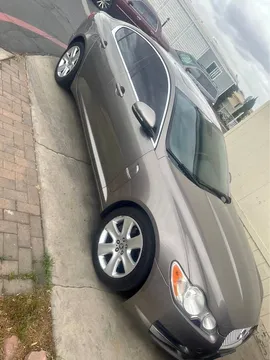 2012 Jaguar XF Premium Luxury Sedan