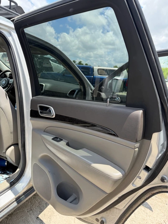 2012 Jeep WK2 Grand Cherokee - Image 8 of 10