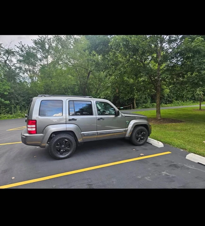 2012 Jeep KK Liberty - Image 2 of 9