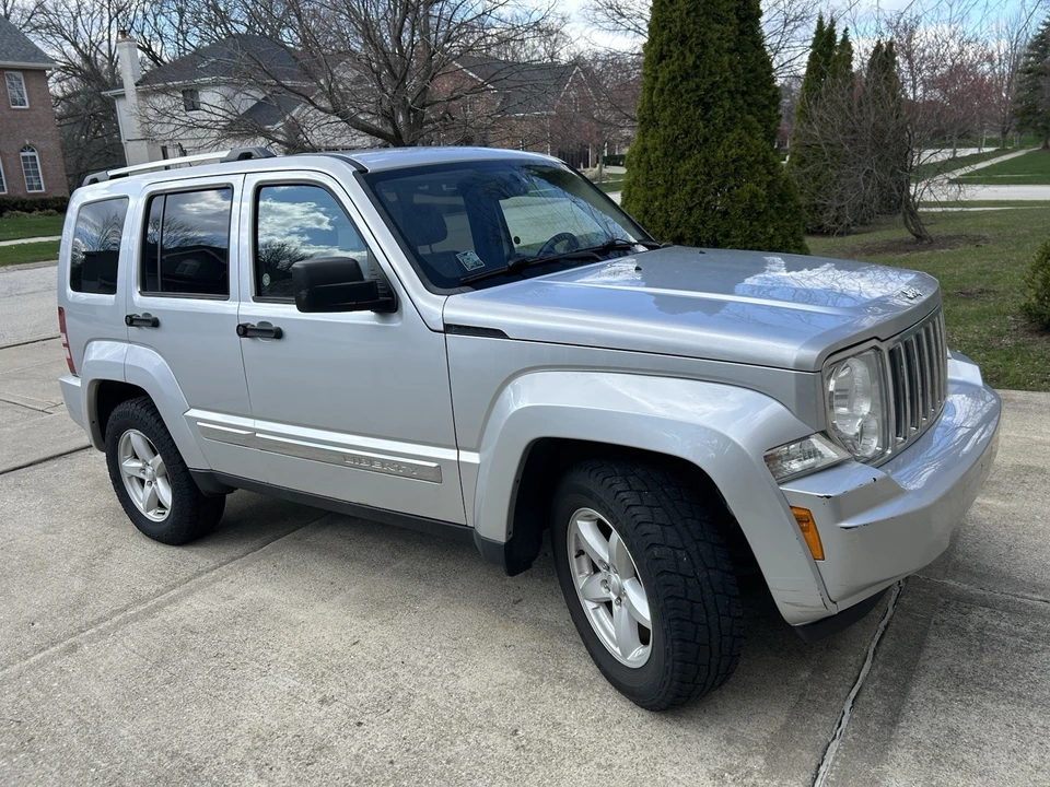 2012 Jeep KK Liberty - Image 2 of 18
