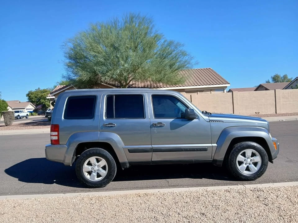 2012 Jeep KK Liberty - Image 2 of 11
