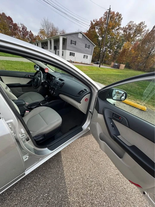 2012 Kia Forte - Image 5 of 14