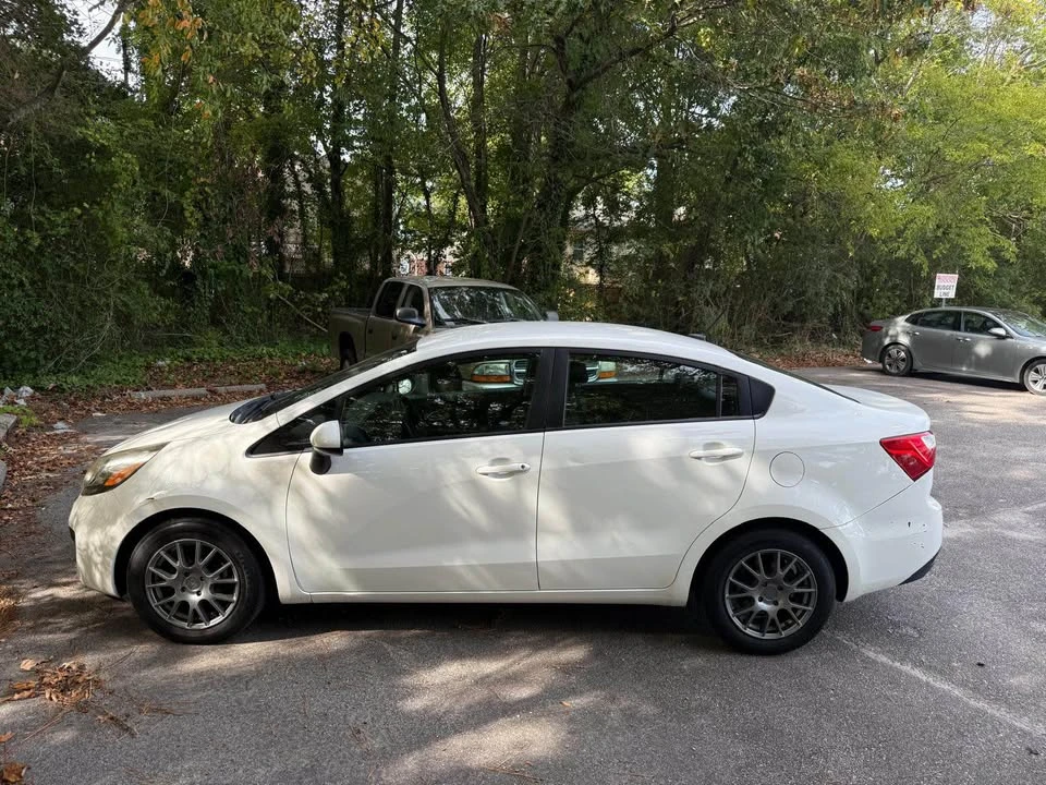 2012 Kia Rio - Image 2 of 9