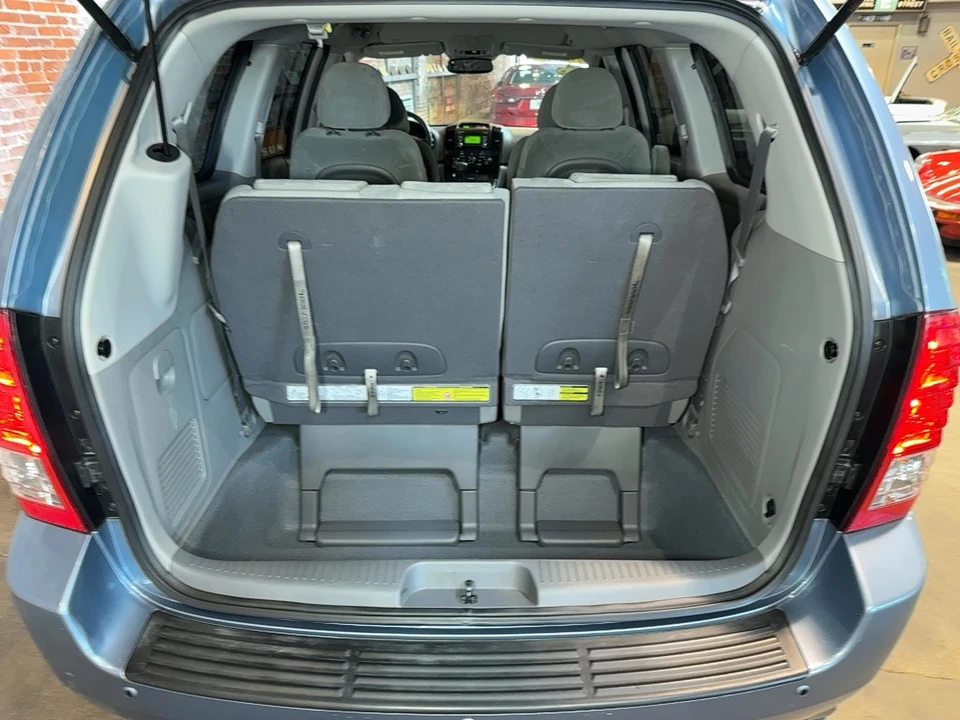 2012 Kia Carnival - Image 14 of 16