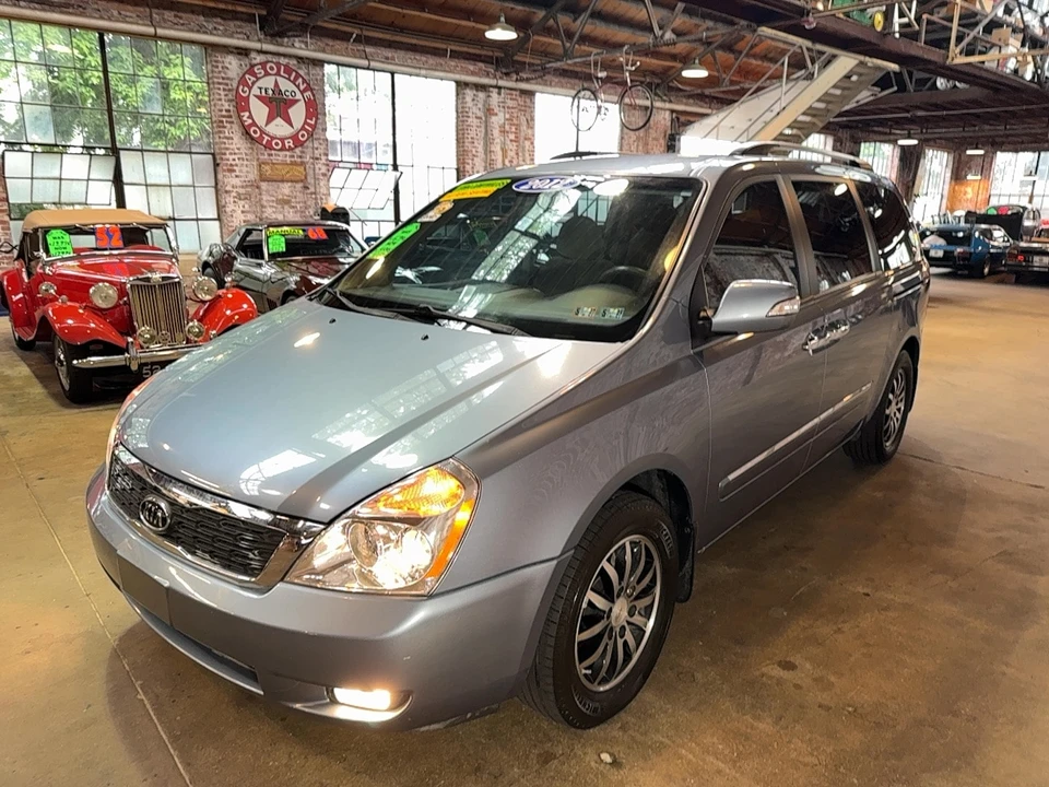 2012 Kia Carnival - Image 3 of 16