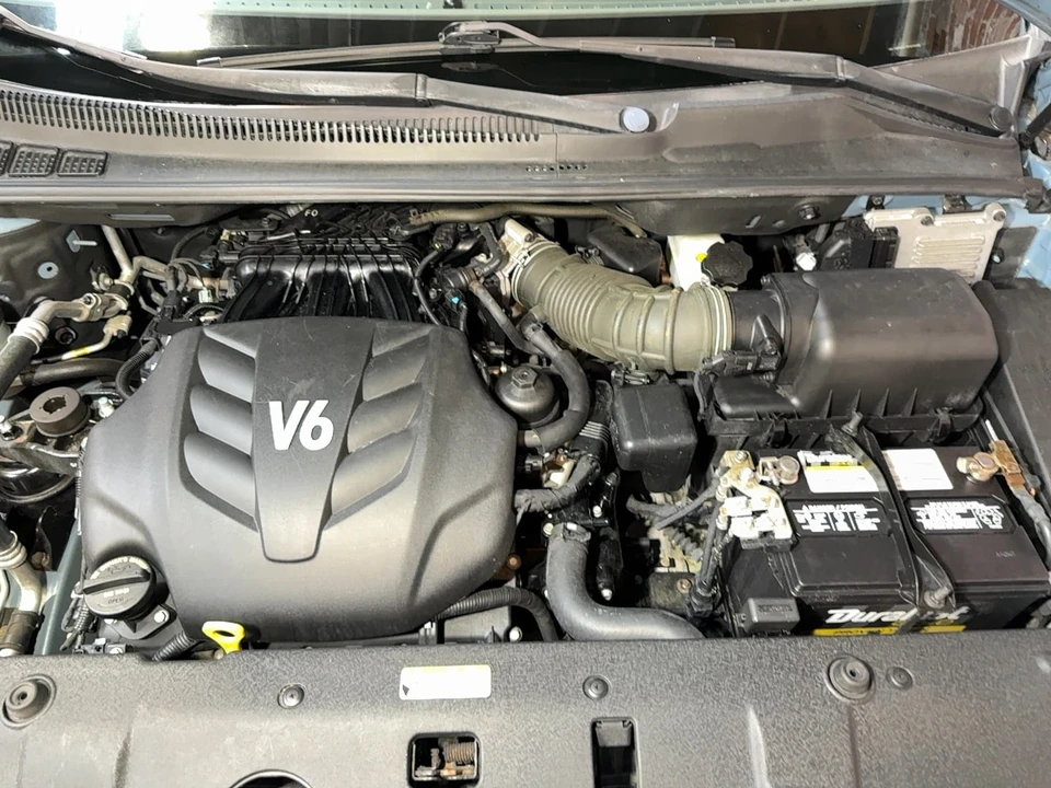 2012 Kia Carnival - Image 13 of 16