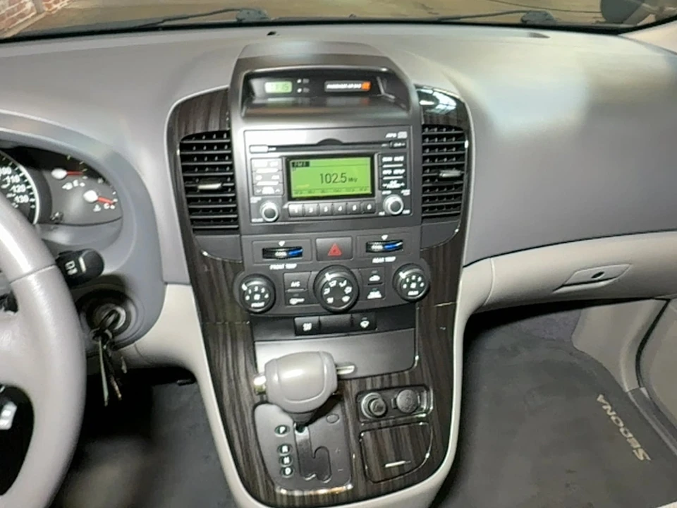 2012 Kia Carnival - Image 9 of 16