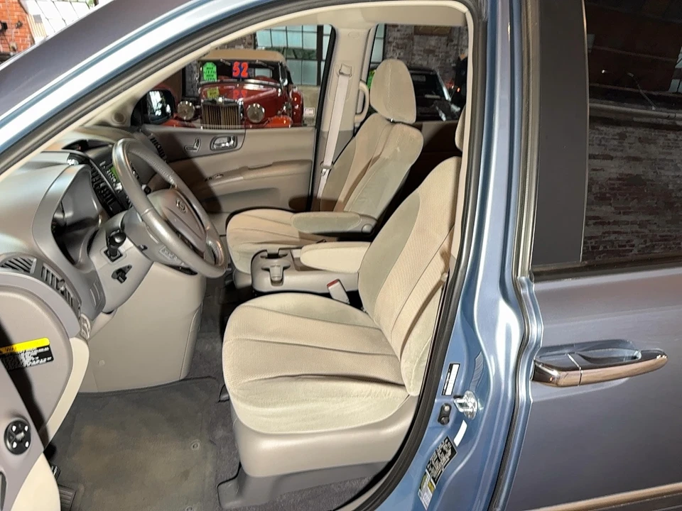 2012 Kia Carnival - Image 6 of 16