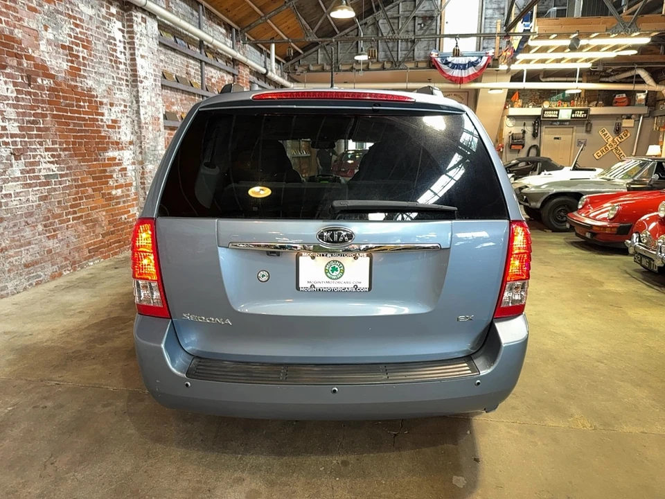 2012 Kia Carnival - Image 2 of 16