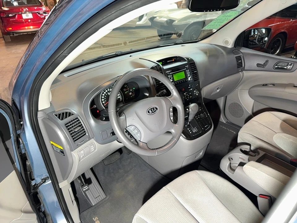 2012 Kia Carnival - Image 7 of 16