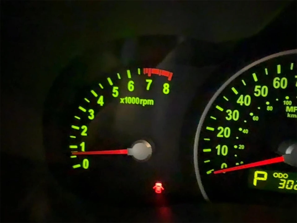 2012 Kia Carnival - Image 16 of 31
