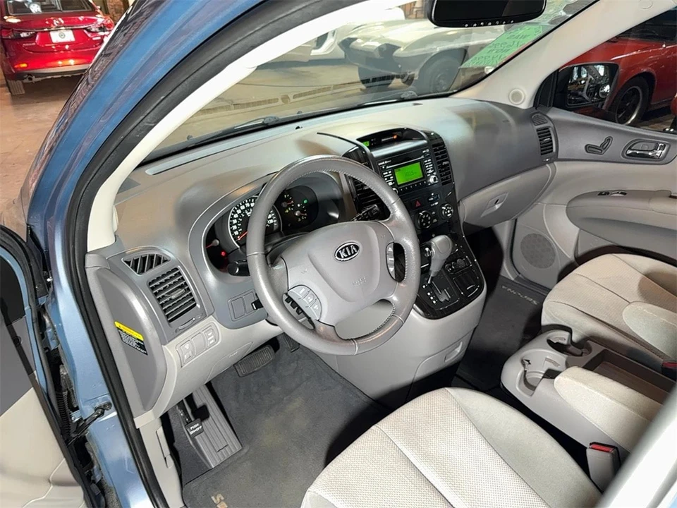 2012 Kia Carnival - Image 11 of 31