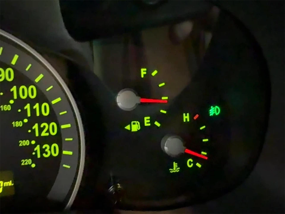 2012 Kia Carnival - Image 17 of 31