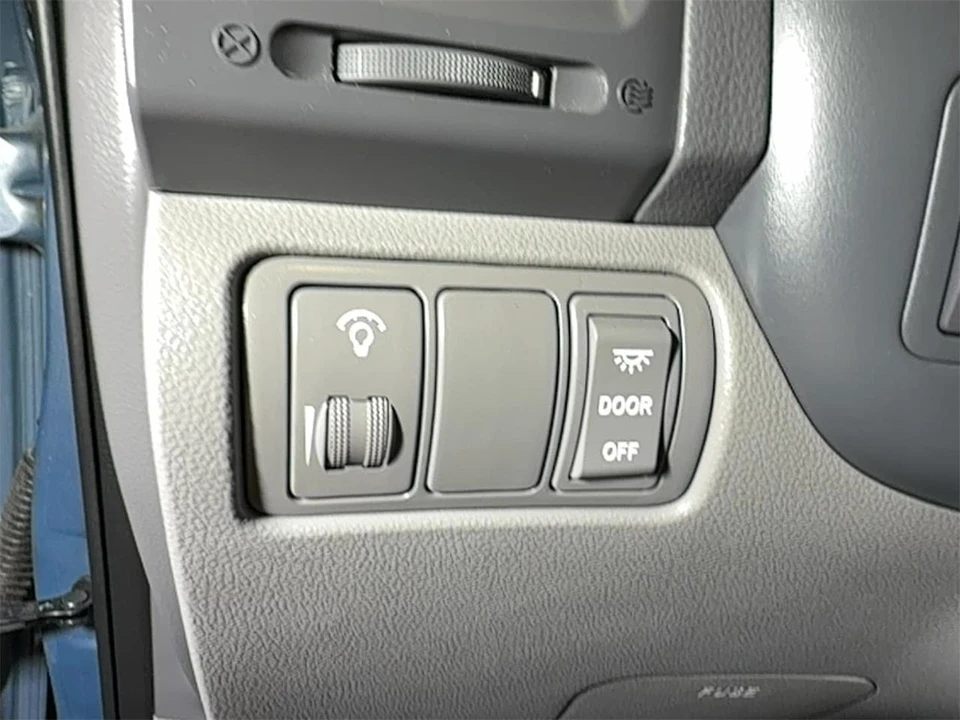 2012 Kia Carnival - Image 23 of 31