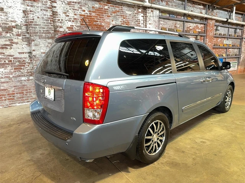 2012 Kia Carnival - Image 3 of 31