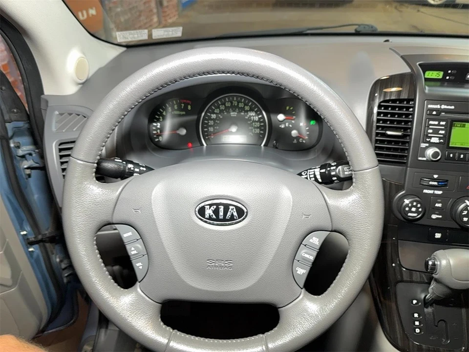 2012 Kia Carnival - Image 19 of 31