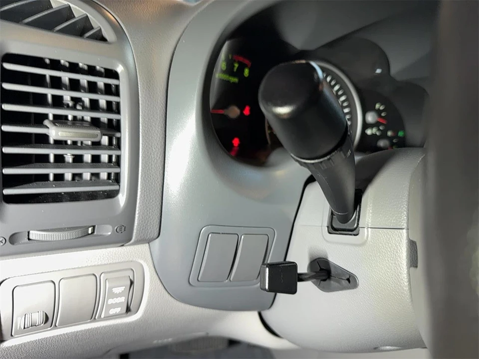 2012 Kia Carnival - Image 24 of 31