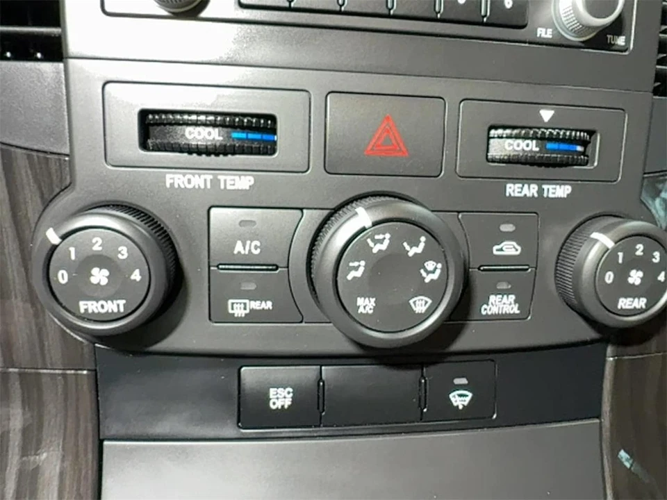 2012 Kia Carnival - Image 30 of 31