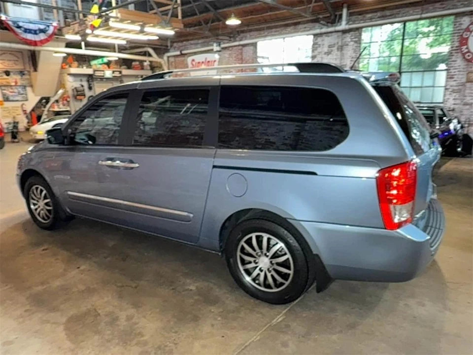 2012 Kia Carnival - Image 5 of 31