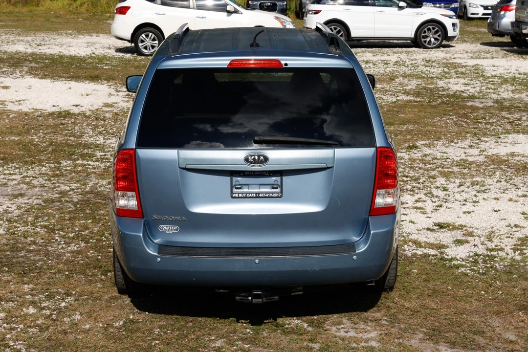 2012 Kia Carnival - Image 7 of 12