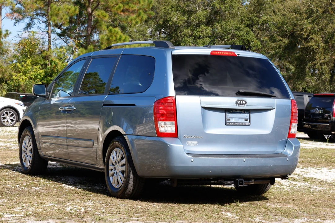 2012 Kia Carnival - Image 5 of 12