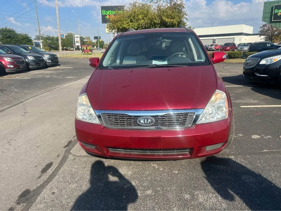2012 Kia Carnival - Image 2 of 8
