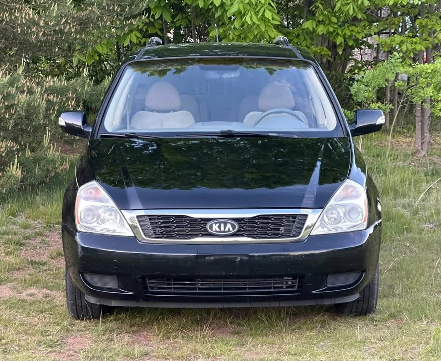 2012 Kia Carnival - Image 2 of 15
