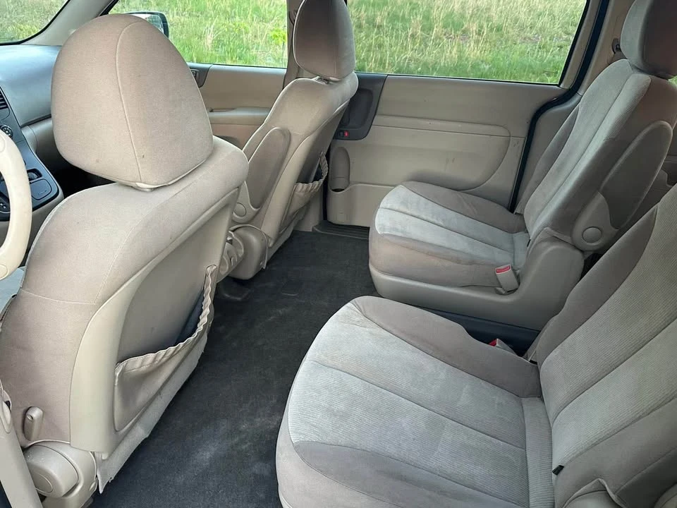2012 Kia Carnival - Image 10 of 15
