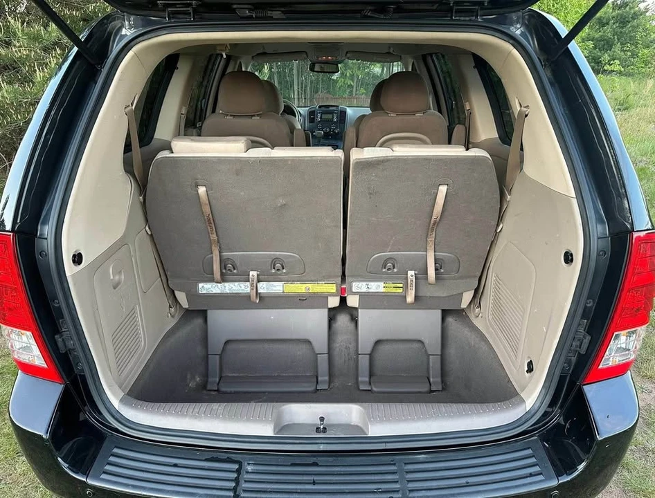 2012 Kia Carnival - Image 13 of 15