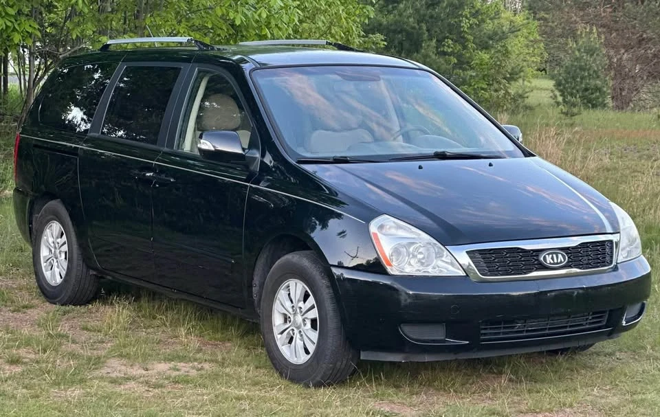 2012 Kia Carnival - Image 3 of 15