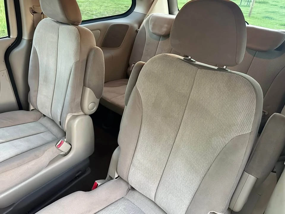 2012 Kia Carnival - Image 12 of 15