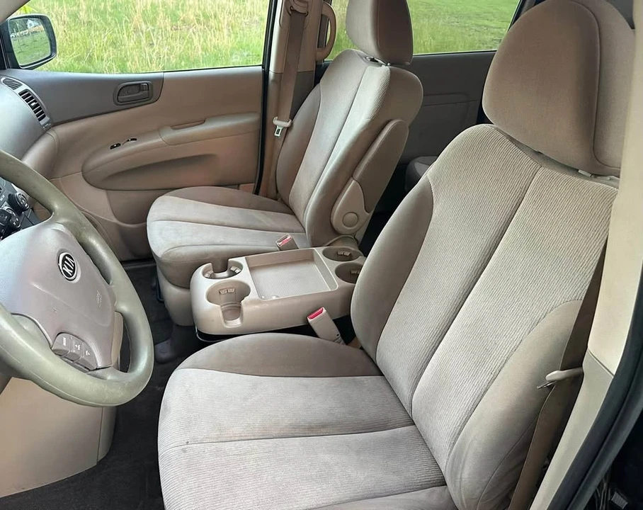 2012 Kia Carnival - Image 8 of 15