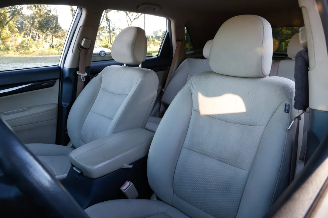 2012 Kia Sorento - Image 6 of 12
