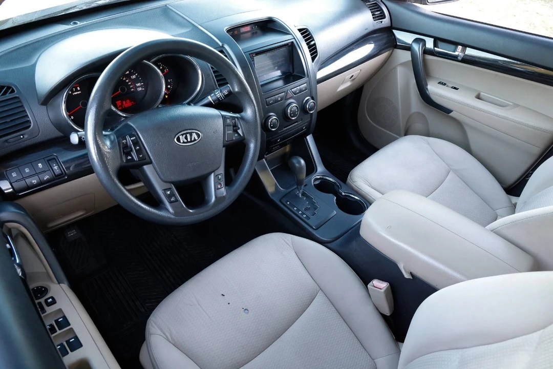 2012 Kia Sorento - Image 4 of 12