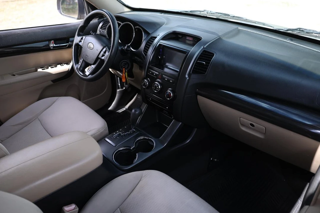2012 Kia Sorento - Image 16 of 21