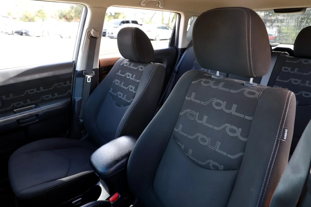 2012 Kia Soul - Image 6 of 12