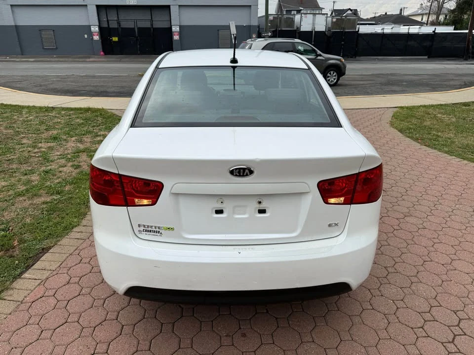 2012 Kia Forte - Image 11 of 12