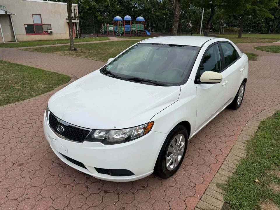 2012 Kia Forte - Image 5 of 12