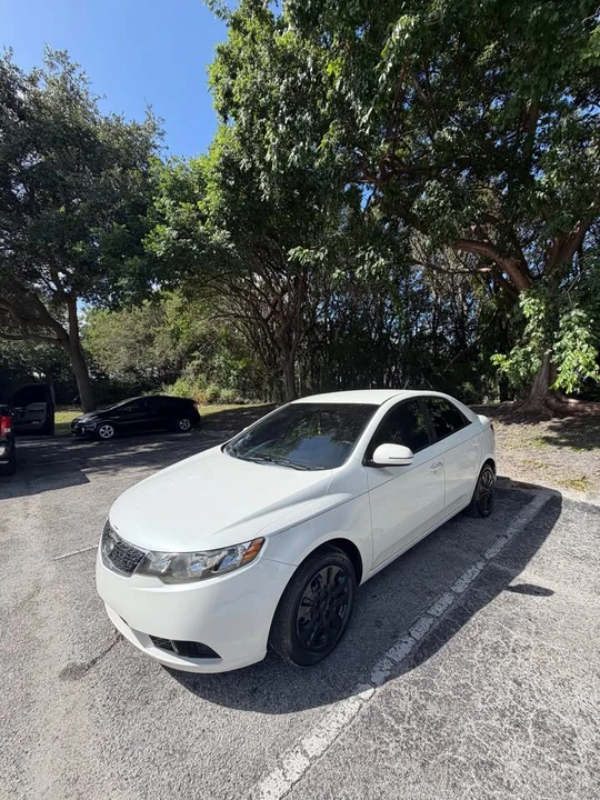 2012 Kia Forte - Image 11 of 16