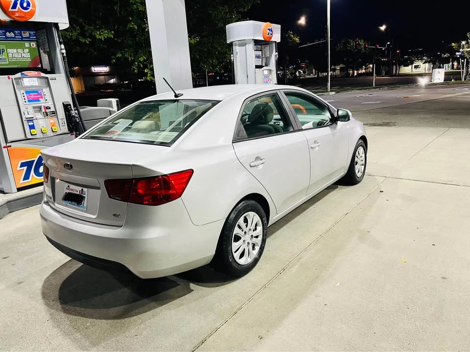 2012 Kia Forte - Image 5 of 10