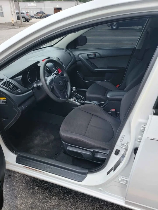 2012 Kia Forte - Image 7 of 11