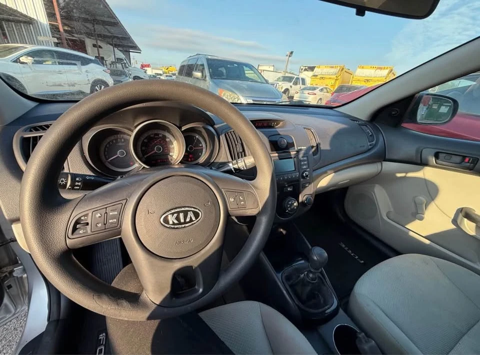 2012 Kia Forte - Image 5 of 10