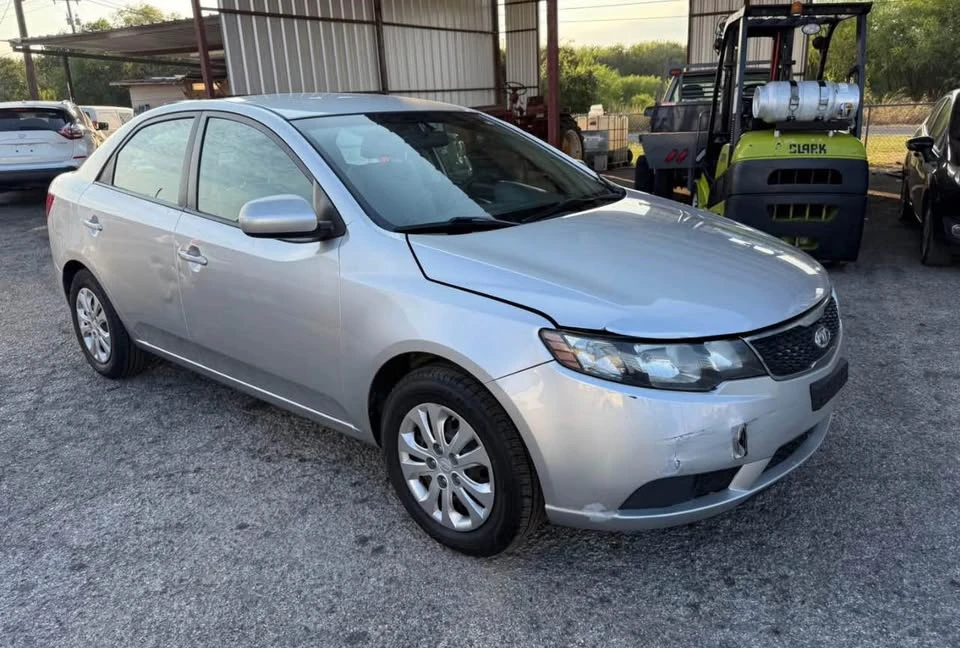 2012 Kia Forte - Image 2 of 10