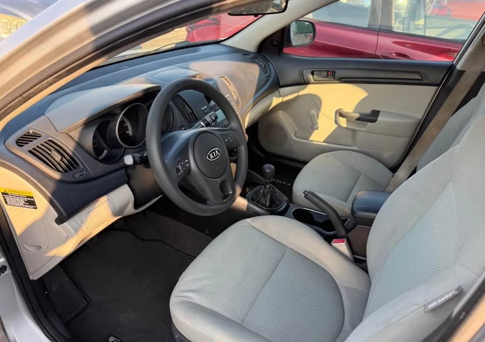 2012 Kia Forte - Image 6 of 10