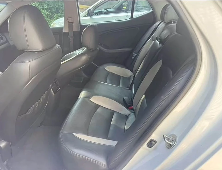 2012 Kia Optima/K5 - Image 5 of 5
