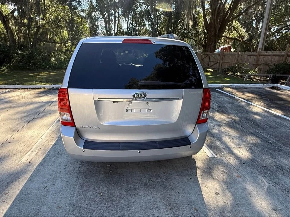 2012 Kia Carnival - Image 3 of 12